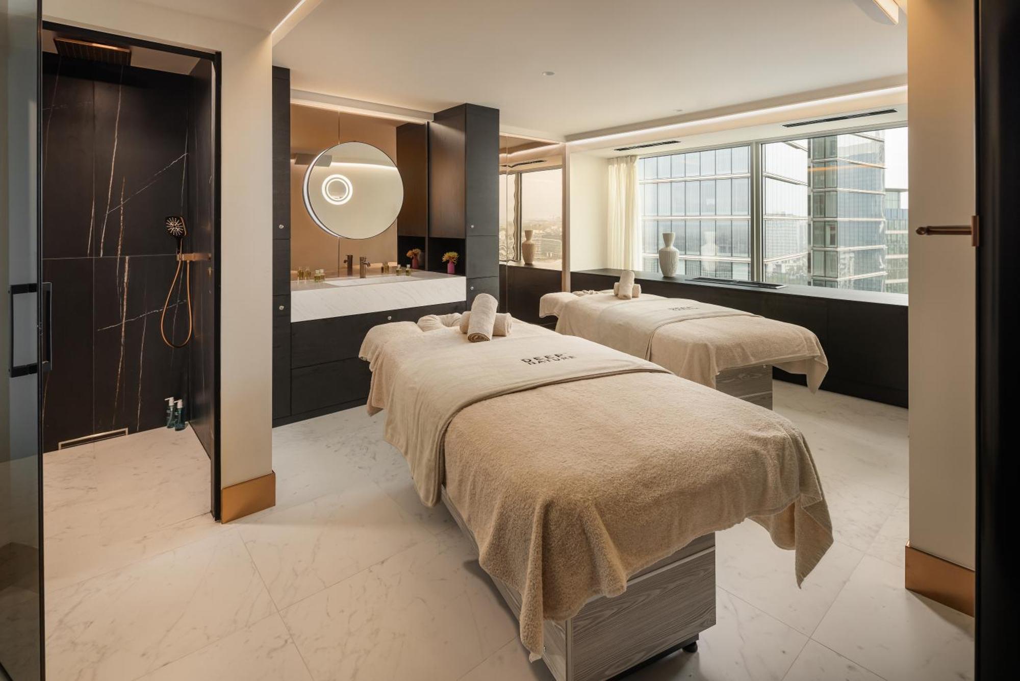 Uptown Brussels Khách sạn 4*