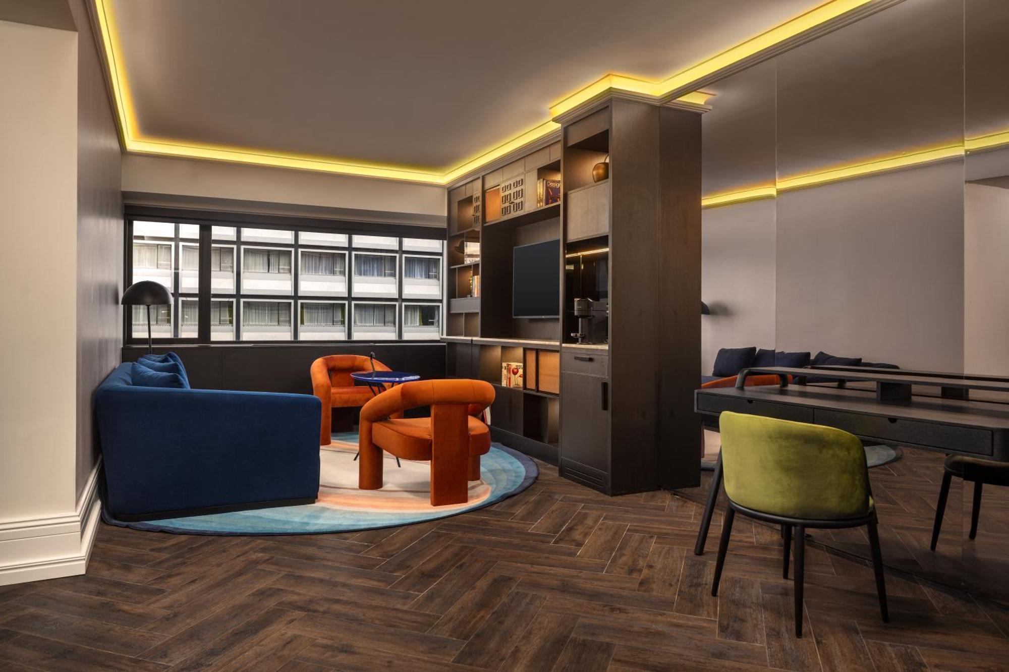 Uptown Brussels Khách sạn 4*